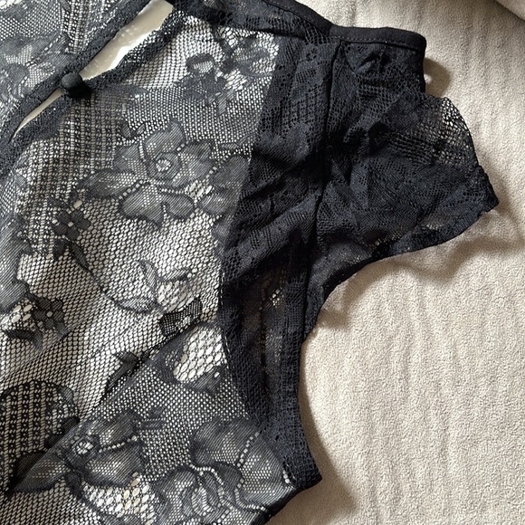 NWT Peplum-style Lace-back Top - Picture 4 of 9